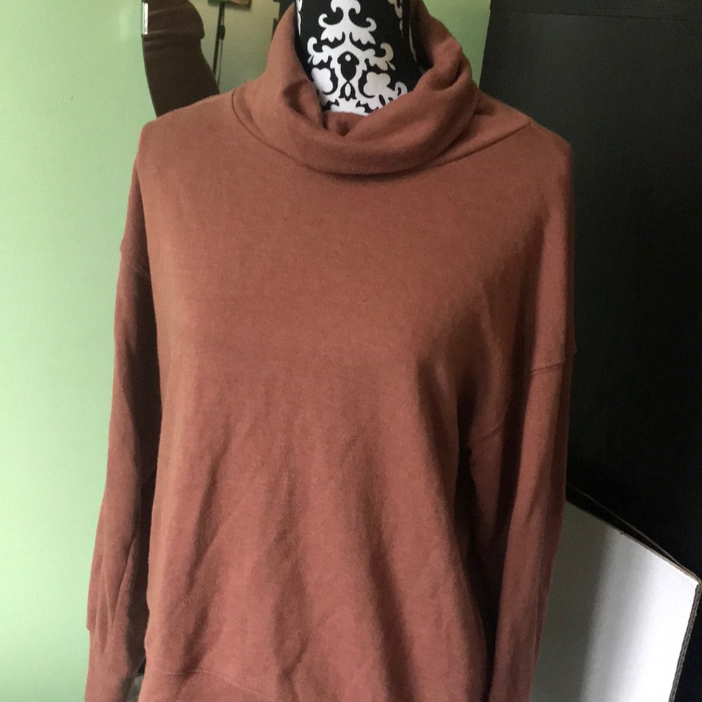 Cowl neck Pullover 🦩🌟 - Picture 6 of 7